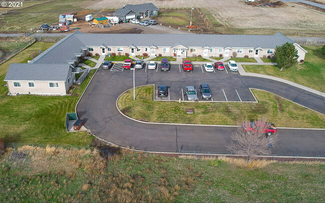 Mallard Heights Apartments in Elgin, OR - Foto de edificio - Building Photo