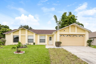 821 Del Prado Dr in Kissimmee, FL - Building Photo