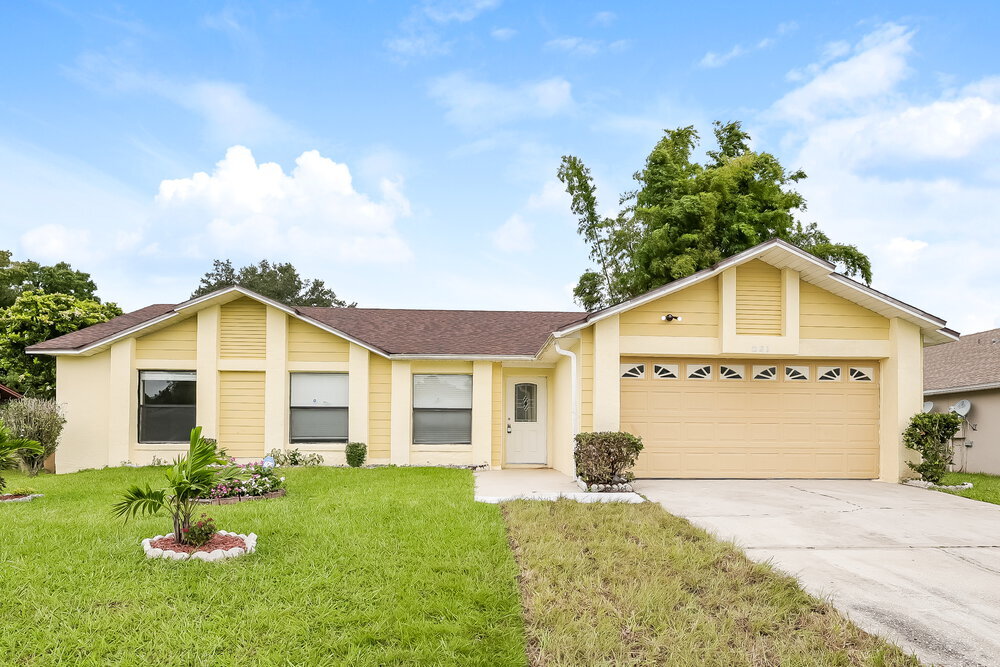 821 Del Prado Dr in Kissimmee, FL - Building Photo