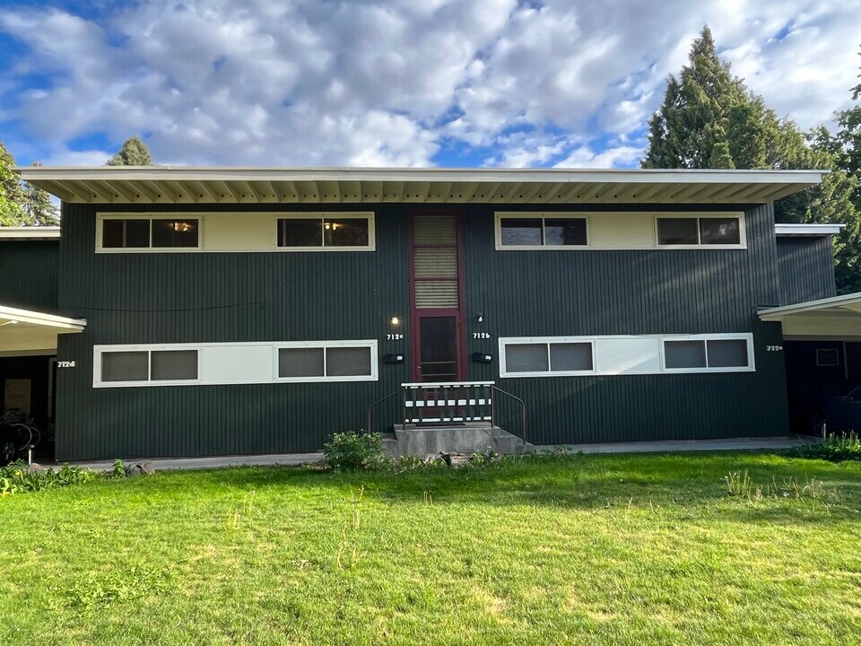 712 E 4th Ave, Unit D in Ellensburg, WA - Building Photo