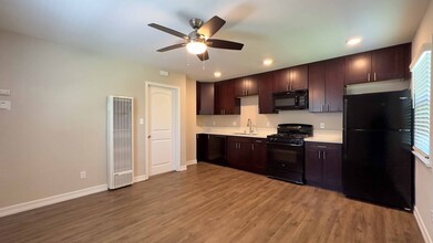 4519-4533 1/2 Delta Street in National City, CA - Building Photo - Interior Photo