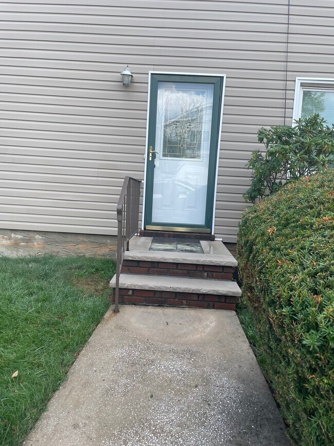 255 Mace St, Unit One bedroom apartment