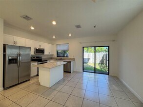 613 NE 208th Terrace in Miami, FL - Building Photo - Building Photo