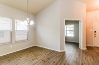 3220 Royal Crest Dr in Fort Worth, TX - Building Photo - Building Photo