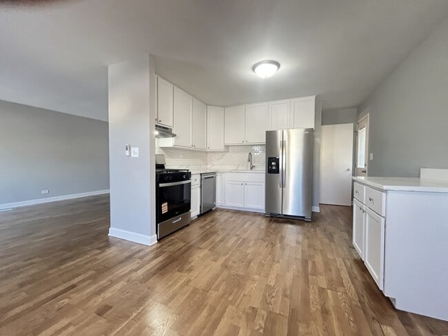 1606 N Poplar Ave in Round Lake Beach, IL - Building Photo - Building Photo