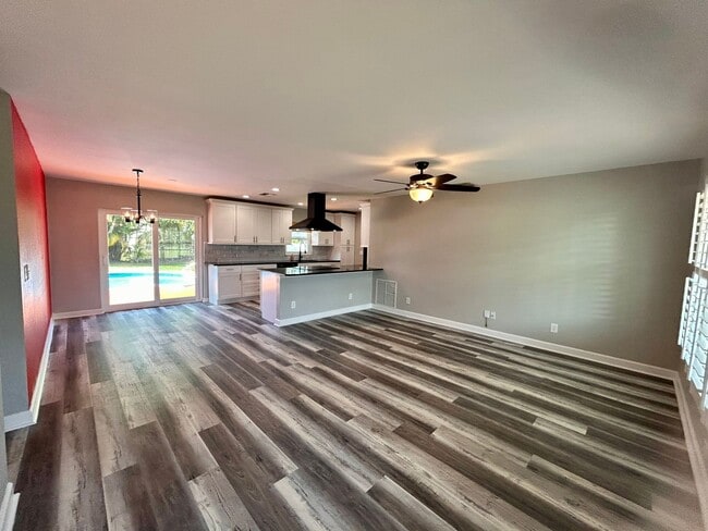 316 NW Avens St in Port St. Lucie, FL - Building Photo - Building Photo