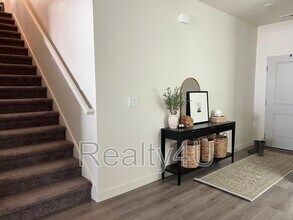 138 E Crown Point Dr in Saratoga Springs, UT - Building Photo - Building Photo