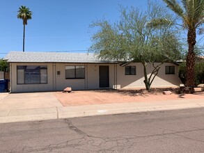 1104 W Elna Rae St in Tempe, AZ - Foto de edificio - Building Photo