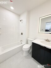 38 Hichborn St, Unit 303 in Boston, MA - Building Photo - Building Photo