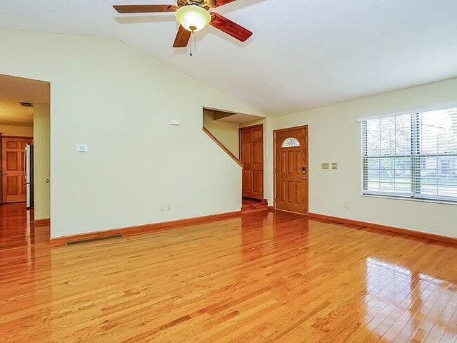 8095 Chapel Stone Rd in Columbus, OH - Building Photo - Building Photo