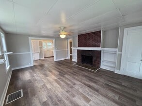 204 S Main St in Centerville, IA - Building Photo - Building Photo