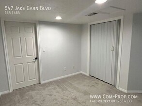 547 Jake Garn Blvd in Salt Lake City, UT - Building Photo - Building Photo
