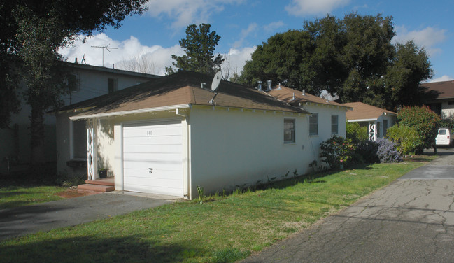 840 Calderon Ave in Mountain View, CA - Building Photo - Building Photo