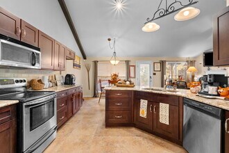 12211 Hart Crest in San Antonio, TX - Building Photo - Building Photo