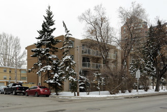 Mission Parke in Calgary, AB - Building Photo - Building Photo