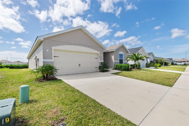 529 Vittorio Dr in Winter Haven, FL - Foto de edificio - Building Photo