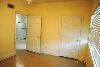 255 N Dallas Ave in Lancaster, TX - Building Photo - Building Photo