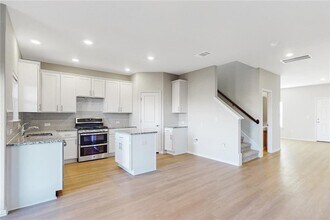17212 Crowndale Dr in Manor, TX - Building Photo - Building Photo