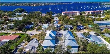 667 SW Cleveland Ave-Unit -1 in Stuart, FL - Building Photo - Building Photo