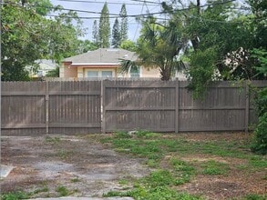 2855 37th Ave N in St. Petersburg, FL - Building Photo - Building Photo