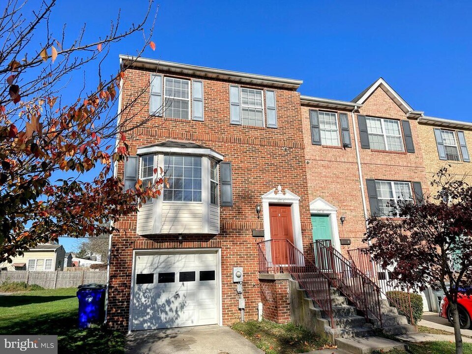 427 Carrollton Dr in Frederick, MD - Building Photo