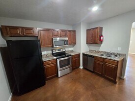 1423 McLain St in Newport, AR - Building Photo