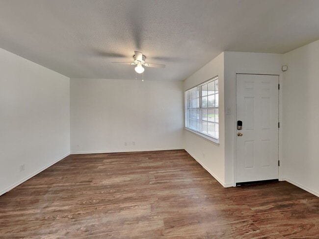 2503 Roberts Cir in Arlington, TX - Building Photo - Building Photo