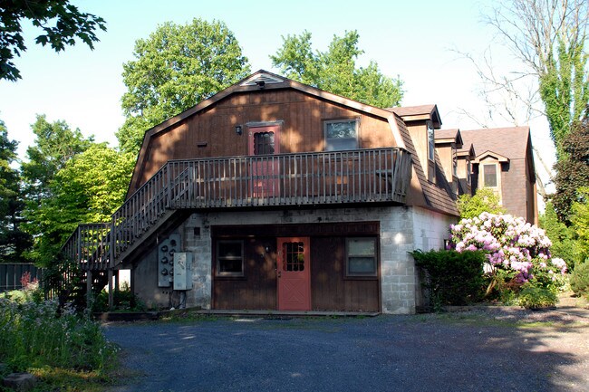 1929 Cramers Ln in Easton, PA - Building Photo - Building Photo