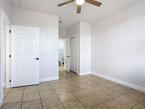 2380 Bella Vista Dr in Davenport, FL - Foto de edificio - Building Photo