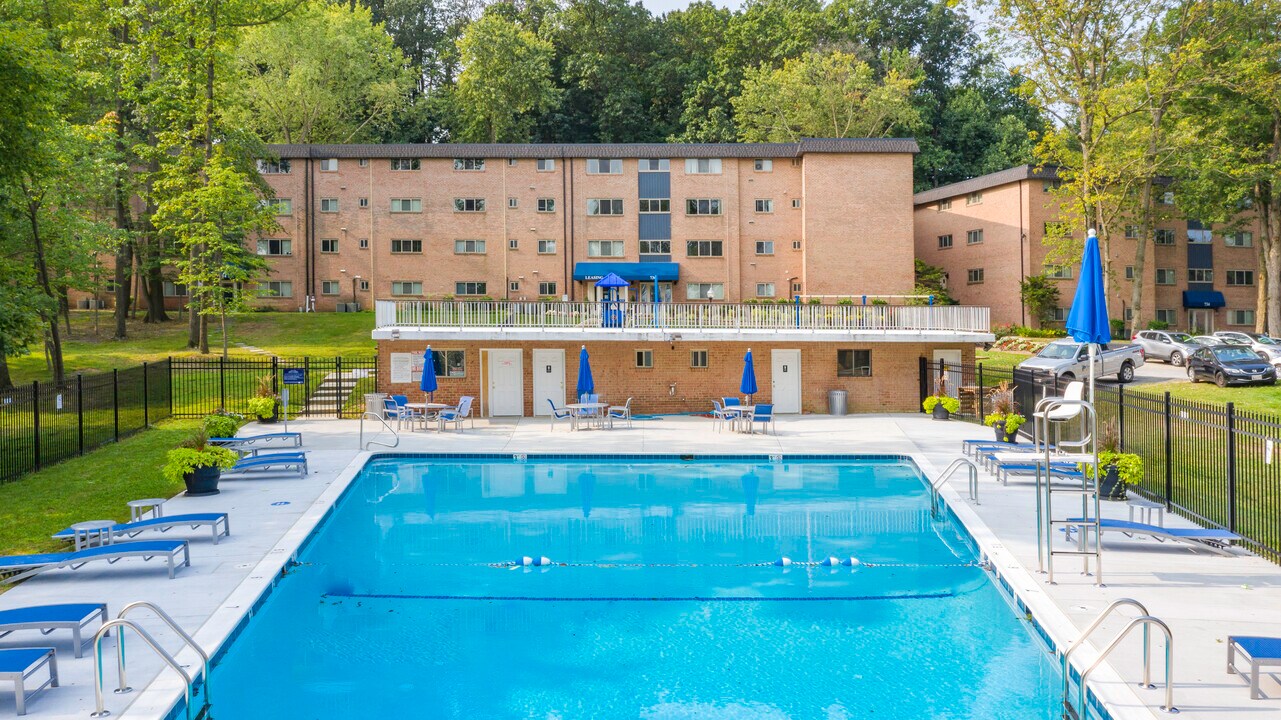 Somerset at Towson in Towson, MD - Foto de edificio
