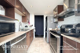 550 Webb Dr in Mississauga, ON - Building Photo - Building Photo