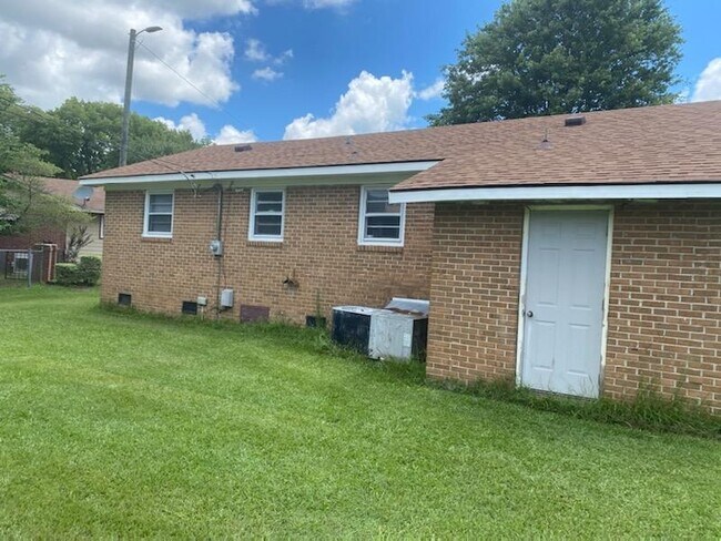 109 Jeffery St in Darlington, SC - Building Photo - Building Photo