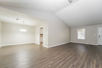 591 Stonehedge Dr in Stone Mountain, GA - Building Photo - Building Photo