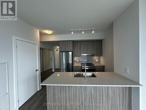 430-4430 Square One Dr in Mississauga, ON - Building Photo - Building Photo