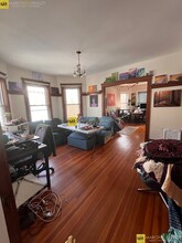 385 Pond Ave in Brookline, MA - Foto de edificio - Building Photo