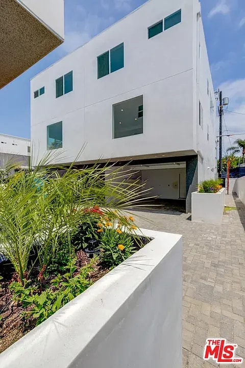 1856 S Curson Ave, Unit 1 in Los Angeles, CA - Building Photo - Building Photo