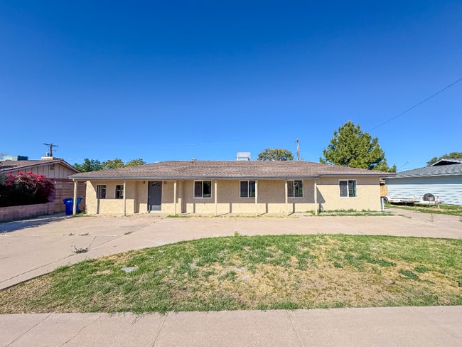 property at 1530 W 4th Pl