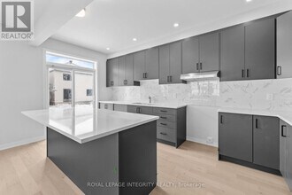 701 Tincture Pl in Ottawa, ON - Building Photo - Building Photo