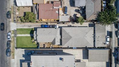 1020 W 106th St in Los Angeles, CA - Building Photo - Building Photo