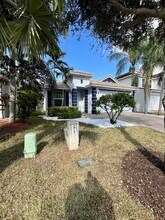 325 Mulberry Grove Rd in Royal Palm Beach, FL - Building Photo - Building Photo