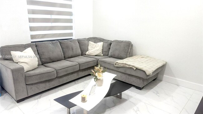 3318 W 106th Ter in Hialeah, FL - Building Photo - Building Photo