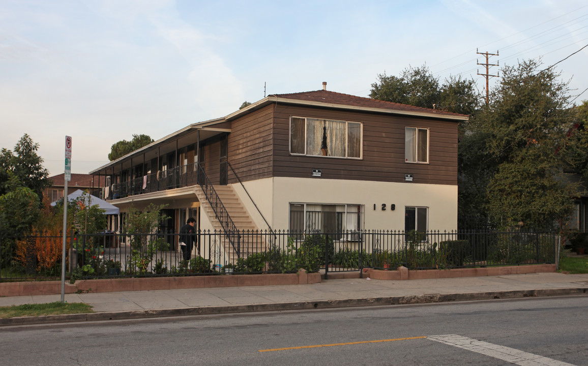 128 Avenue 56 in Los Angeles, CA - Foto de edificio