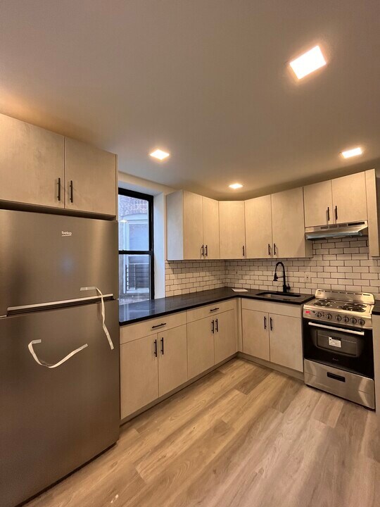 145 Wilkinson Ave, Unit 3R in Jersey City, NJ - Building Photo