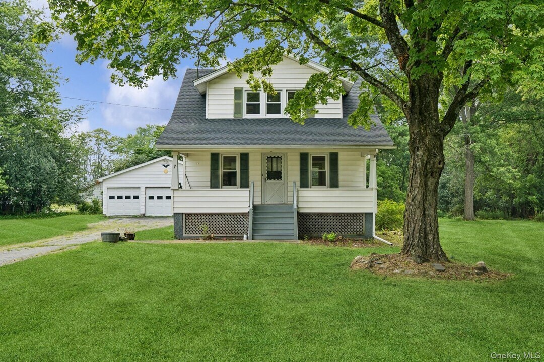 7 Mohin Park in New Hampton, NY - Building Photo