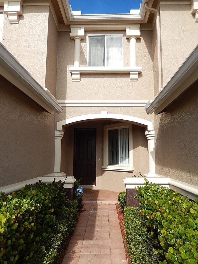 17533 Laurel Grove Ct in Ft. Myers, FL - Building Photo - Building Photo