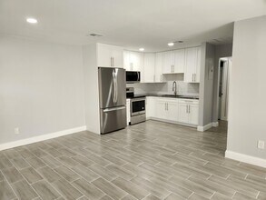 525 Putnam Rd-Unit -3 in West Palm Beach, FL - Building Photo - Building Photo