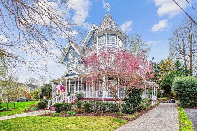 1009 Madison Ln in Falls Church, VA - Foto de edificio - Building Photo
