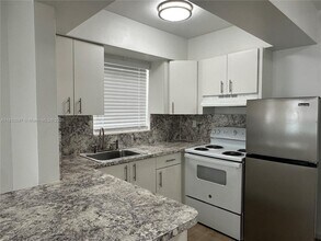 1045 NE 15th St in Fort Lauderdale, FL - Building Photo - Building Photo