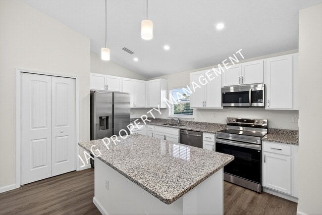 1401 Degroodt Rd SW in Palm Bay, FL - Building Photo - Building Photo