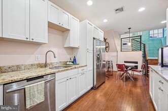 1231 Waverly Walk in Philadelphia, PA - Building Photo - Building Photo